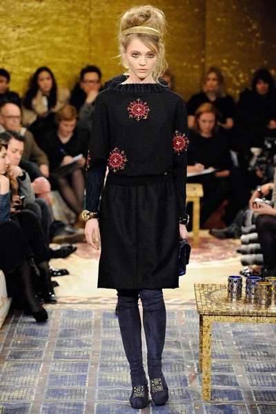 Look 10